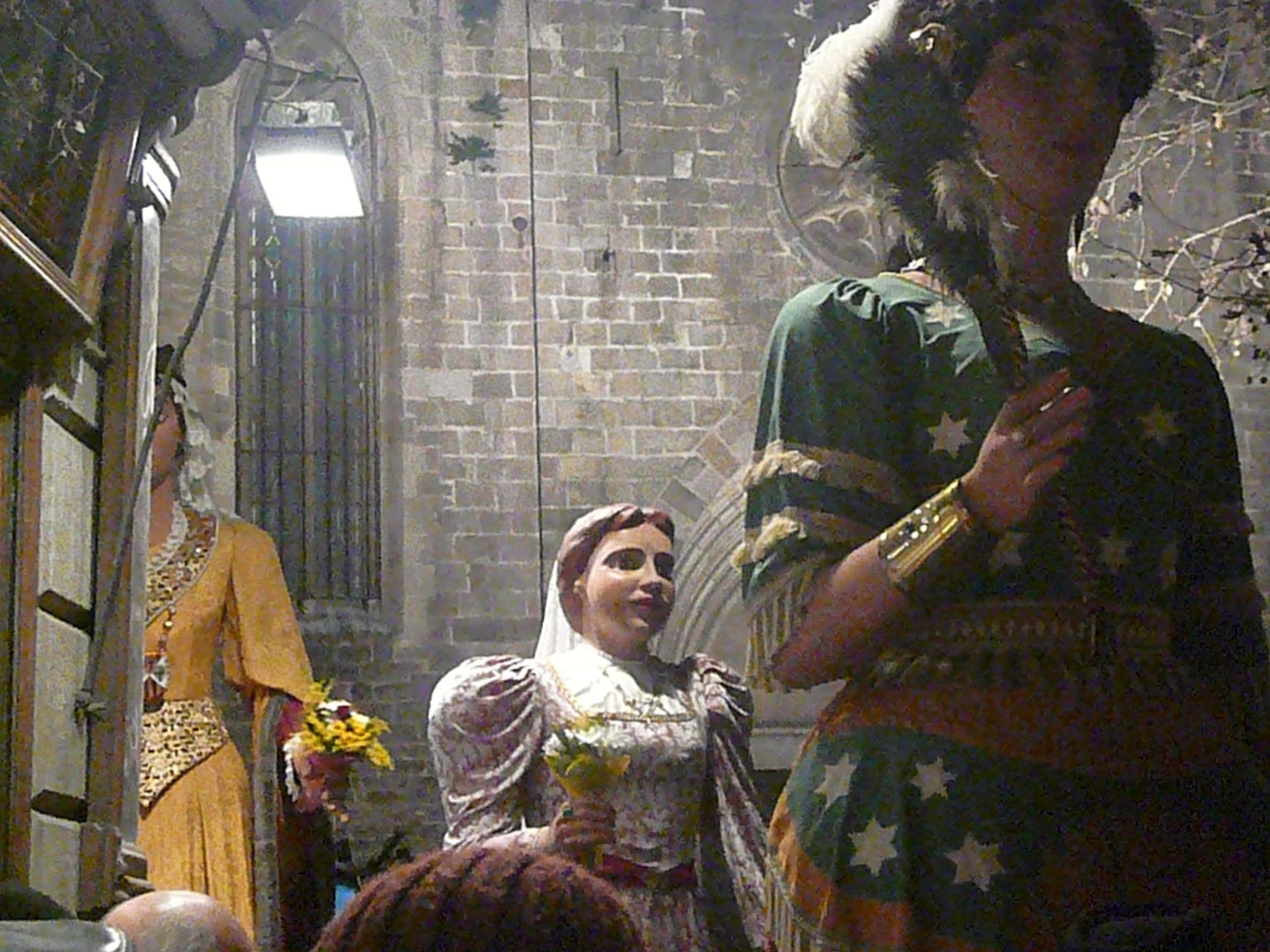 Gegants en la plaça de Sant Josep Oriol durante las Fiestas de Santa Eulàlia de Barcelona