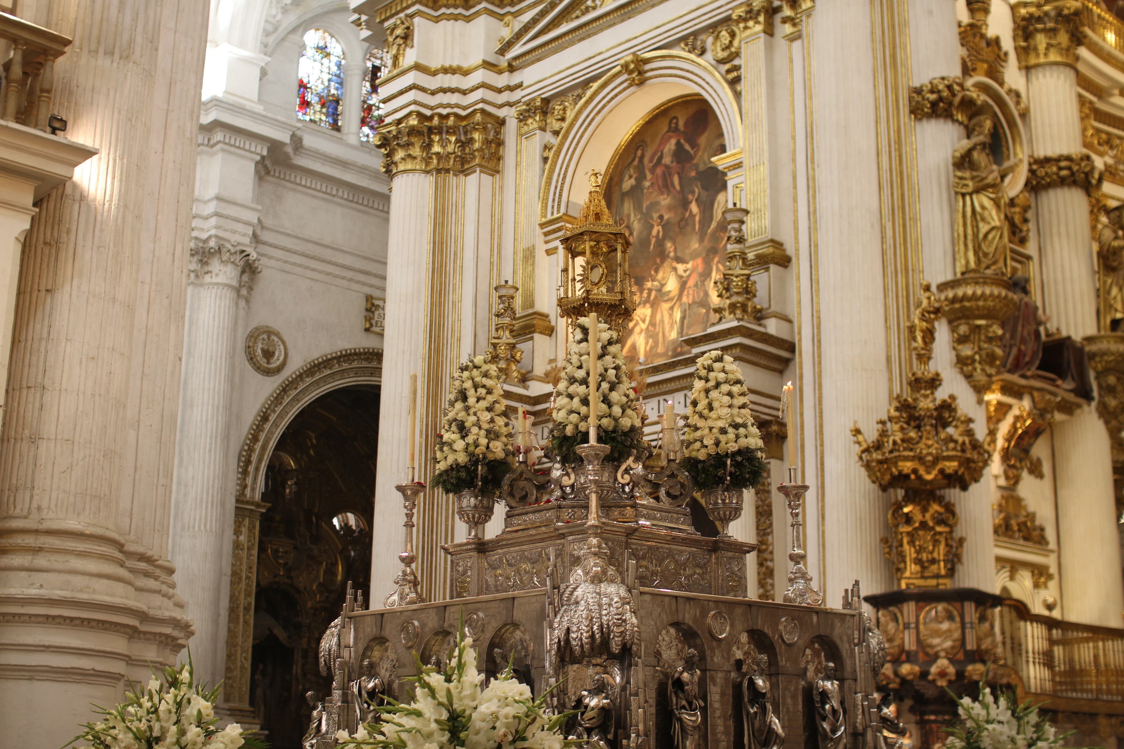 Procesión del Corpus Christi en la Catedral de Granada con la custodia histórica del siglo XVI