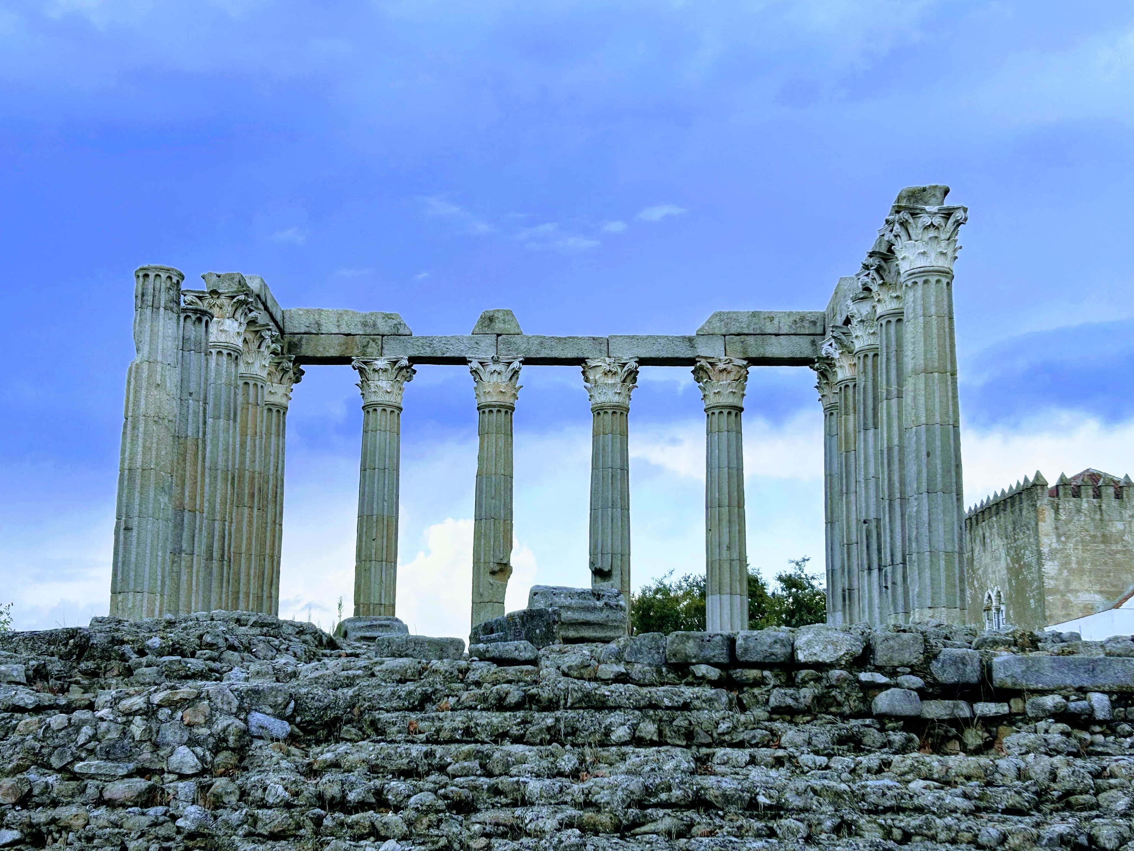 Vista de Évora, Templo de Diana