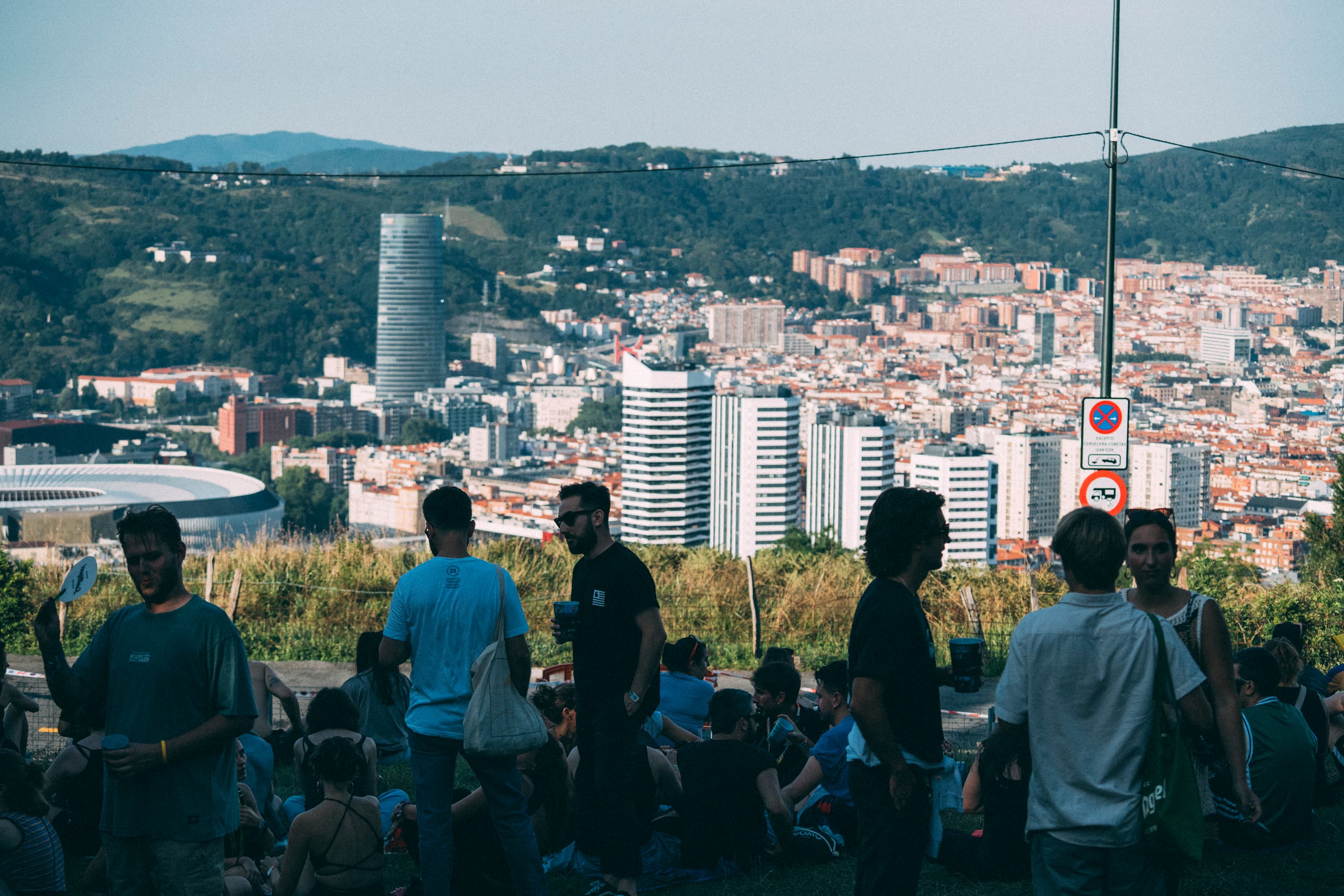 Vista panorámica de Bilbao desde el recinto del festival Bilbao BBK Live en Kobetamendi durante la edición de 2023